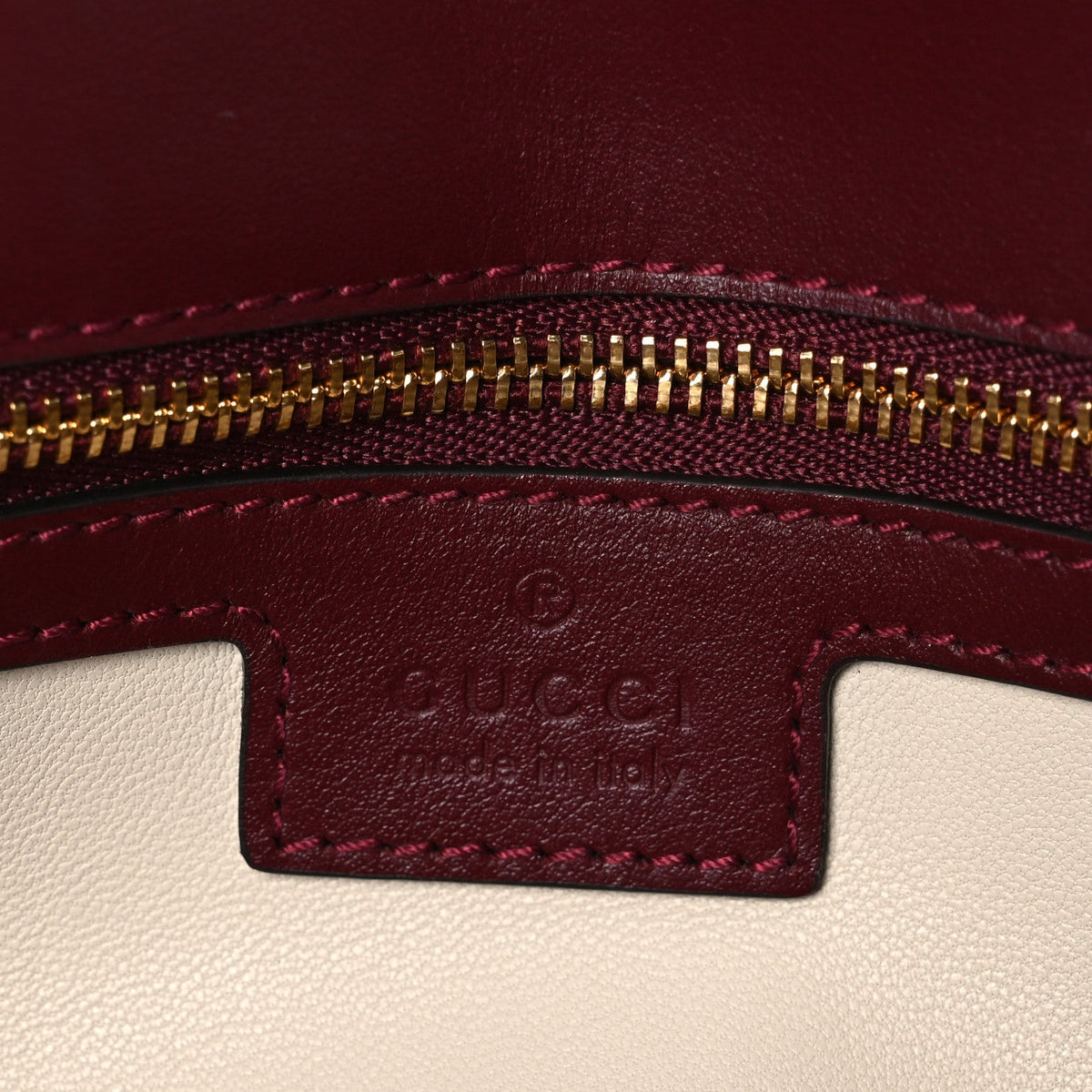 Calfskin Matelasse Medium GG Marmont Shoulder Bag Rosso Ancora Red