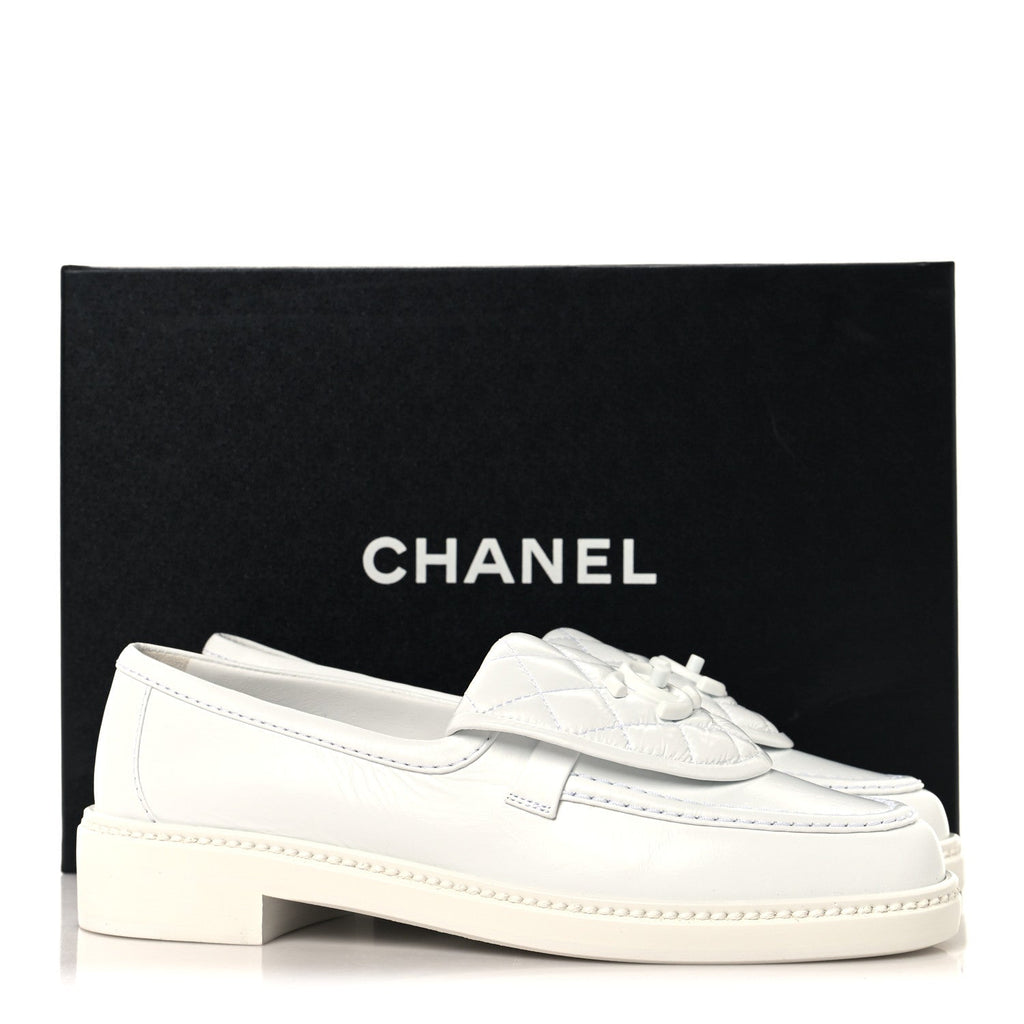 Crumpled Lambskin Quilted CC Turnlock Loafers 37 White