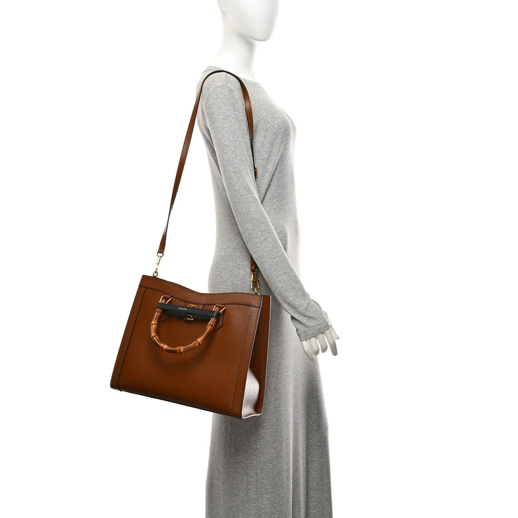 Textured Dollar Calfskin Medium Diana Tote Bag Cuir Black