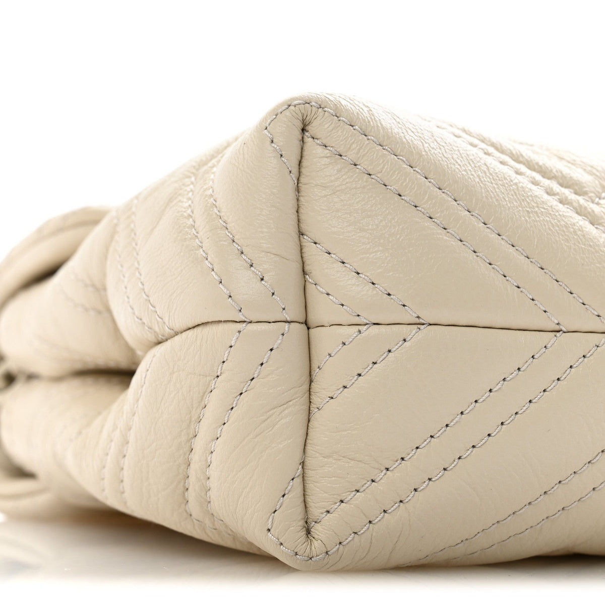 Soft Calfskin Matelasse Monochrome Small GG Marmont Shoulder Bag Ivory