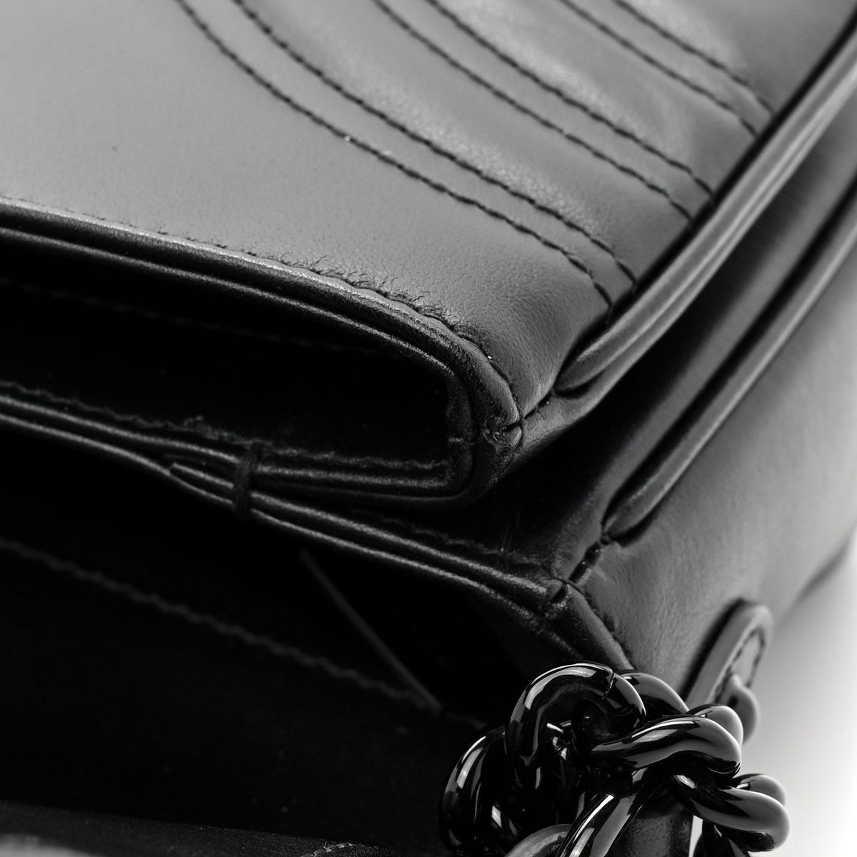 Calfskin Matelasse Monochrome GG Marmont Crossbody Shoulder Bag Black