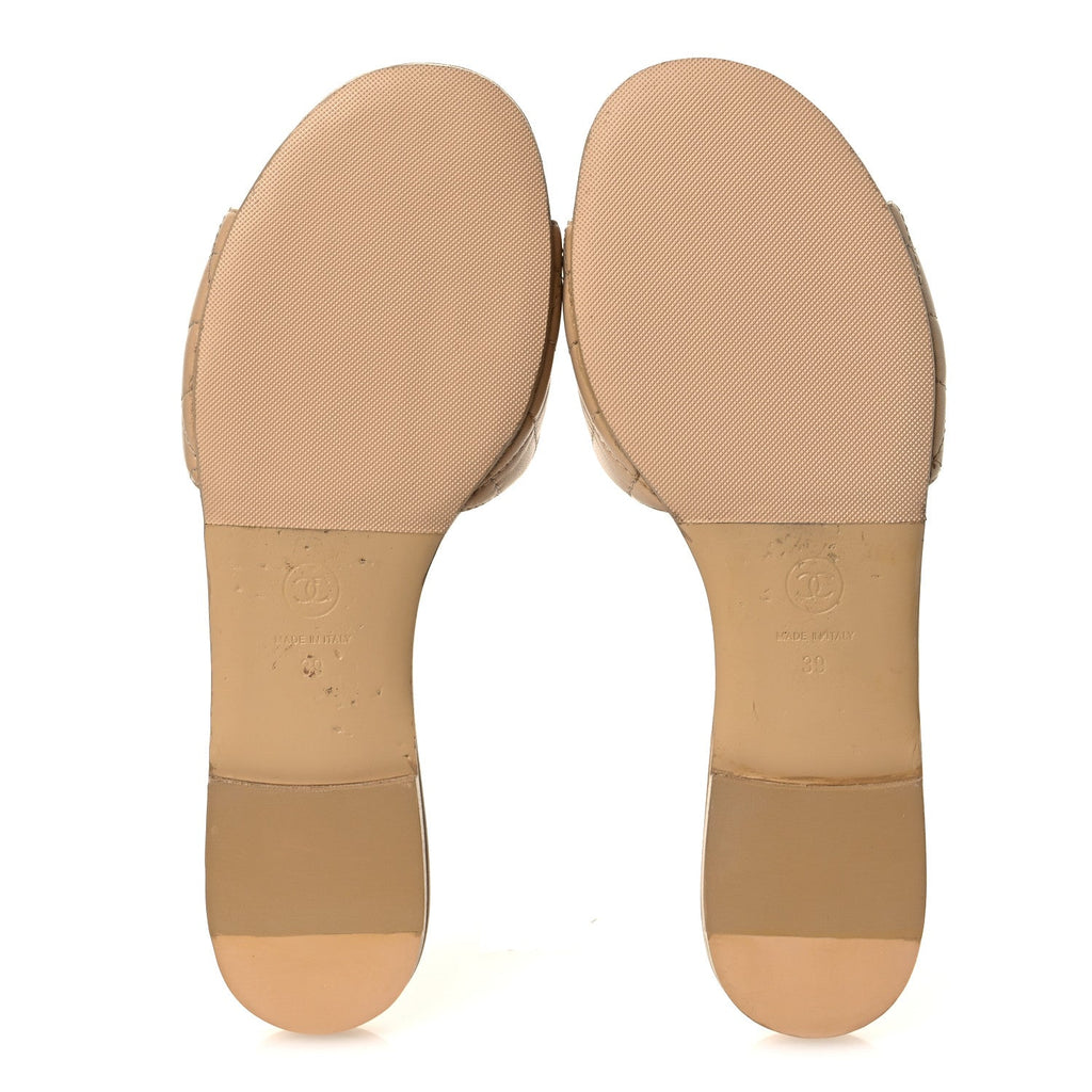 Lambskin Quilted CC Turnlock Sandals 39 Beige