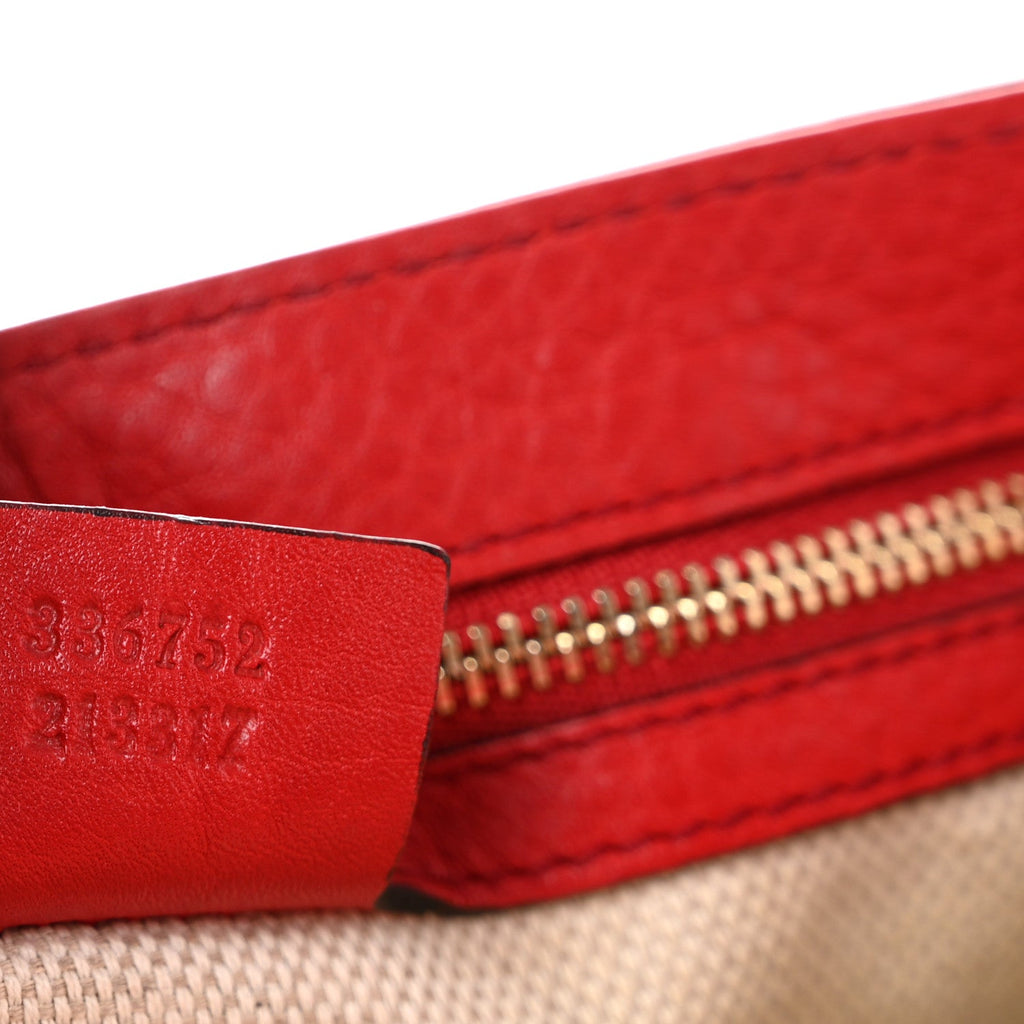 Pebbled Calfskin Medium Soho Flap Crossbody Tabasco Red