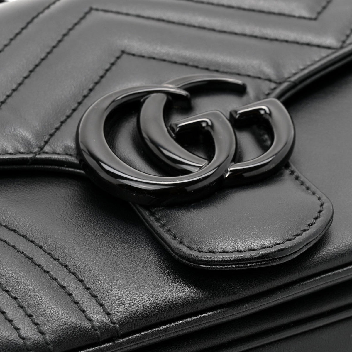 Calfskin Matelasse Monochrome GG Marmont Crossbody Shoulder Bag Black