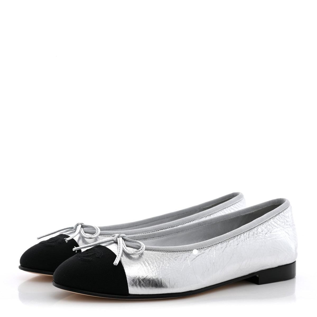 Laminated Crumpled Lambskin Grosgrain Cap Toe CC Ballerina Flats 38.5 Silver Black