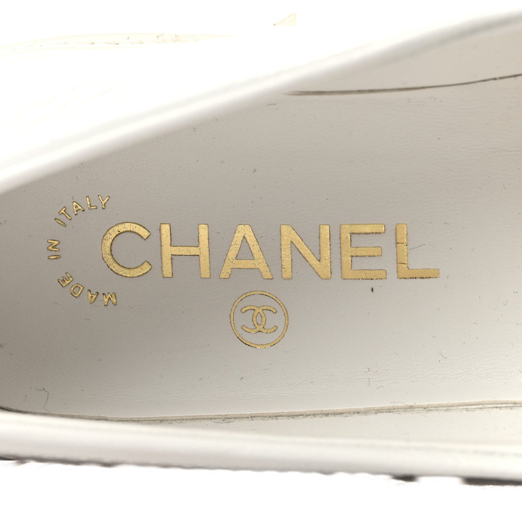 Crumpled Lambskin Quilted CC Turnlock Loafers 40 White