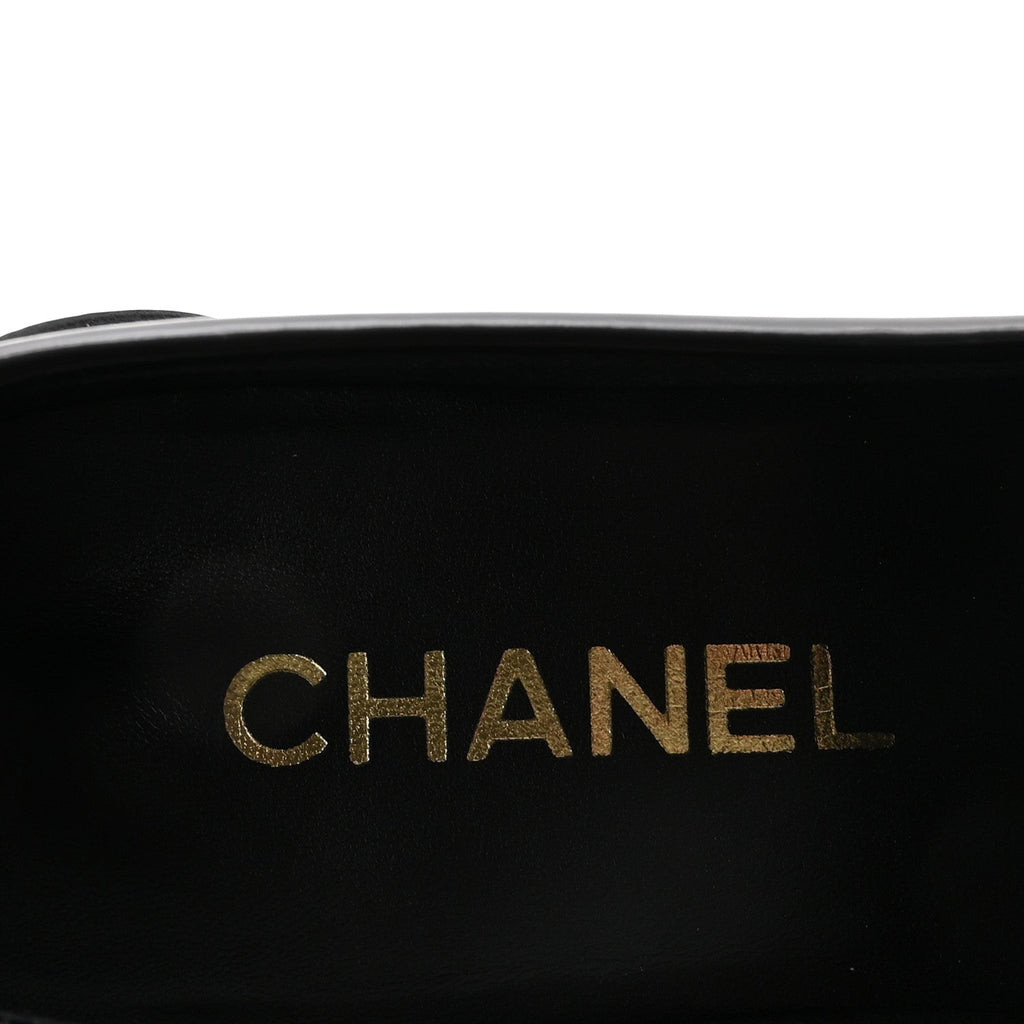 Shiny Calfskin Logo Loafers 39 Black