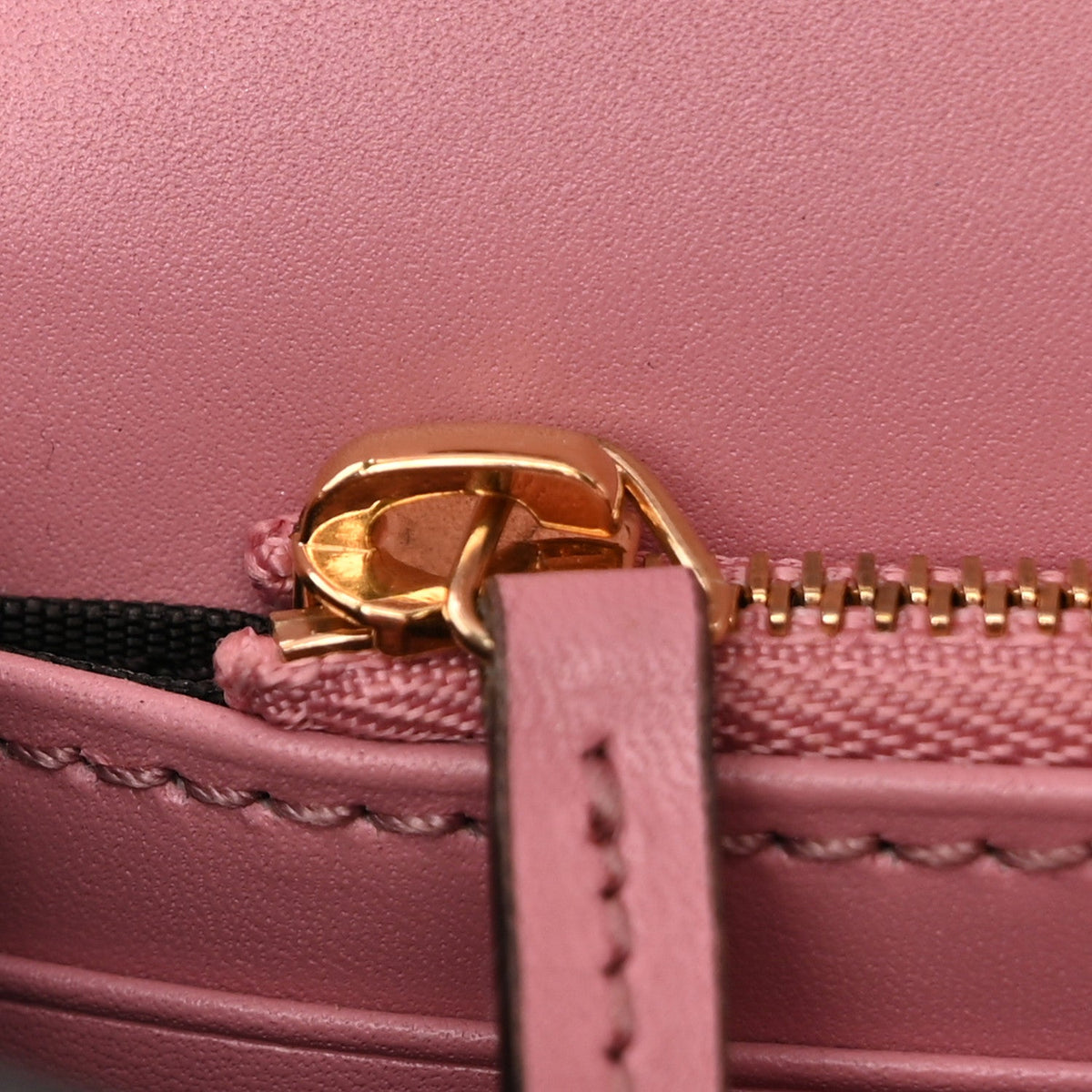 Guccissima Icon Chain Wallet Carmine Rose