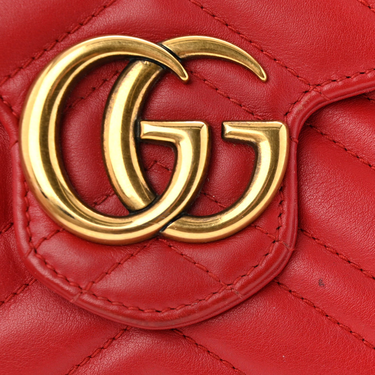 Calfskin Matelasse Mini GG Marmont Chain Wallet Hibiscus Red