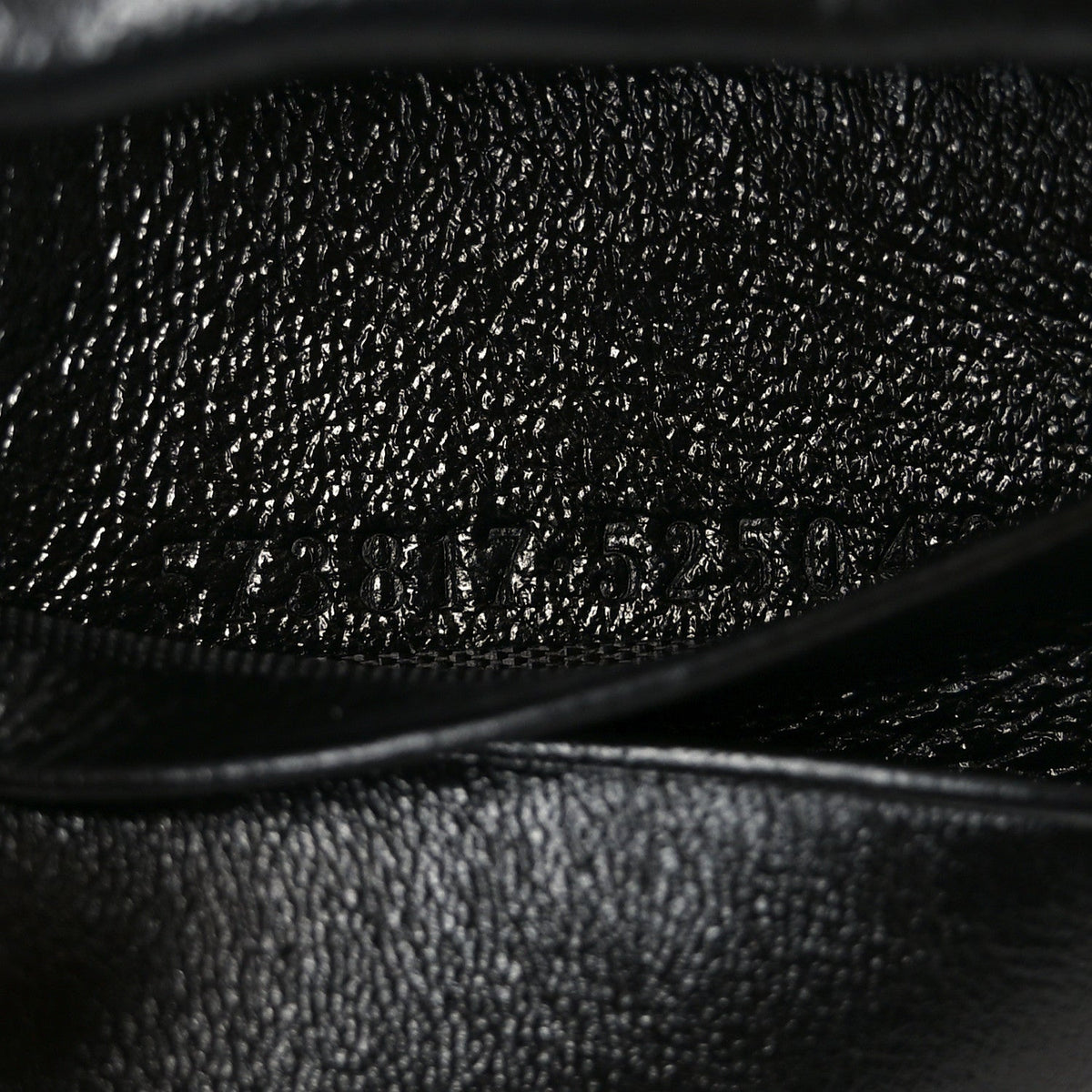Vintage Effect Calfskin Matelasse Diagonal Mini Torchon GG Marmont 2.0 Bucket Bag Black Romantic Cherry