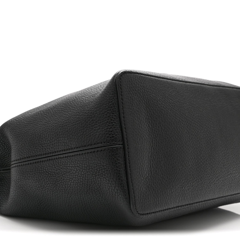 Pebbled Calfskin Large Soho Hobo Black