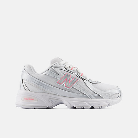 740 Lace - New Balance